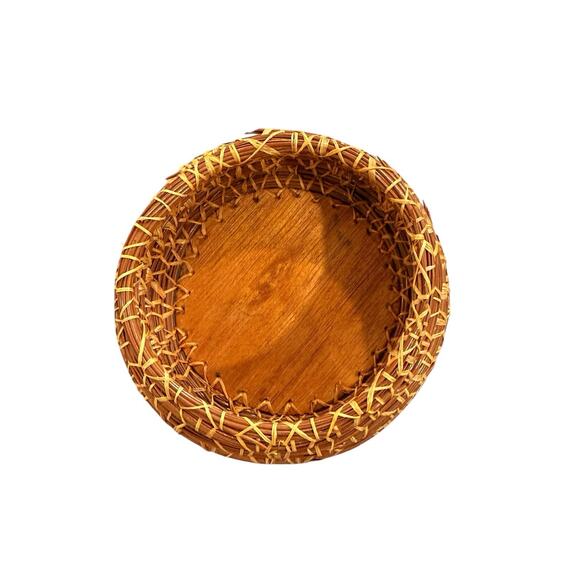 Woven Pine Needle Round Straw Trinket Basket No Lid - Picture 6 of 9